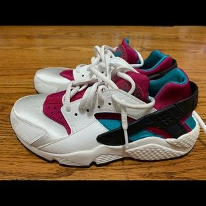 Nike Huarache tennis shoes